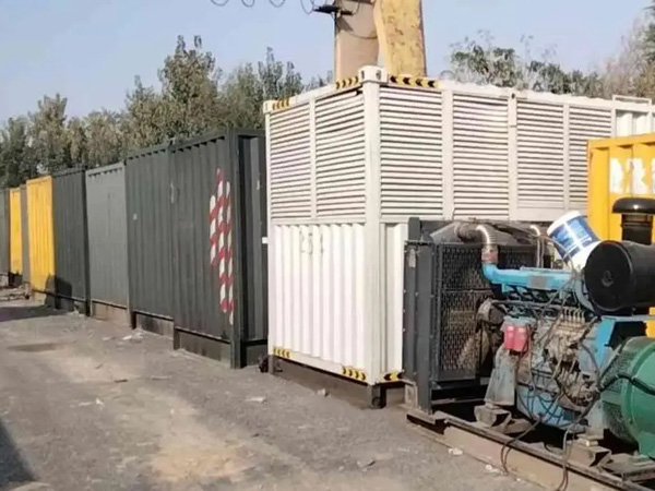 阿拉山口200KW柴油发电机机组每小时油耗是多少？